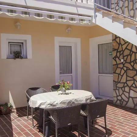 Apartman Konta Center *